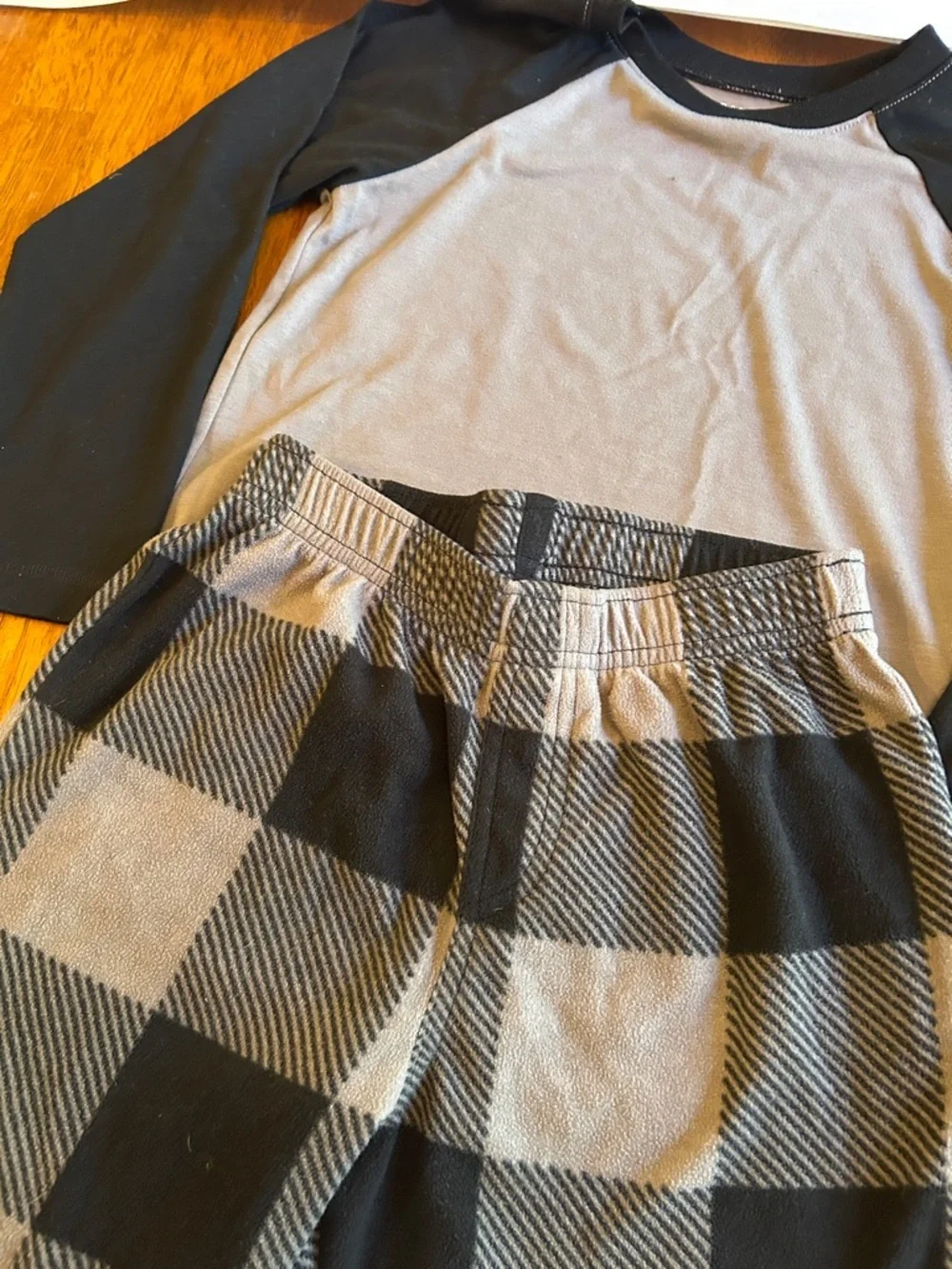 GAP Black and Gray Raglan Pajama Set | Boy Size 6 | PJ Top Matching Plaid Bottom
